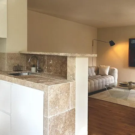 Im Apartment *